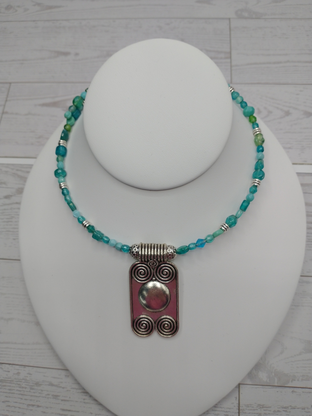 New Hand Crafted Memory Wire Cluster Chunky Beaded Choker Necklace